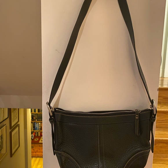 Coach black leather shoulder bag - Picture 2 of 5